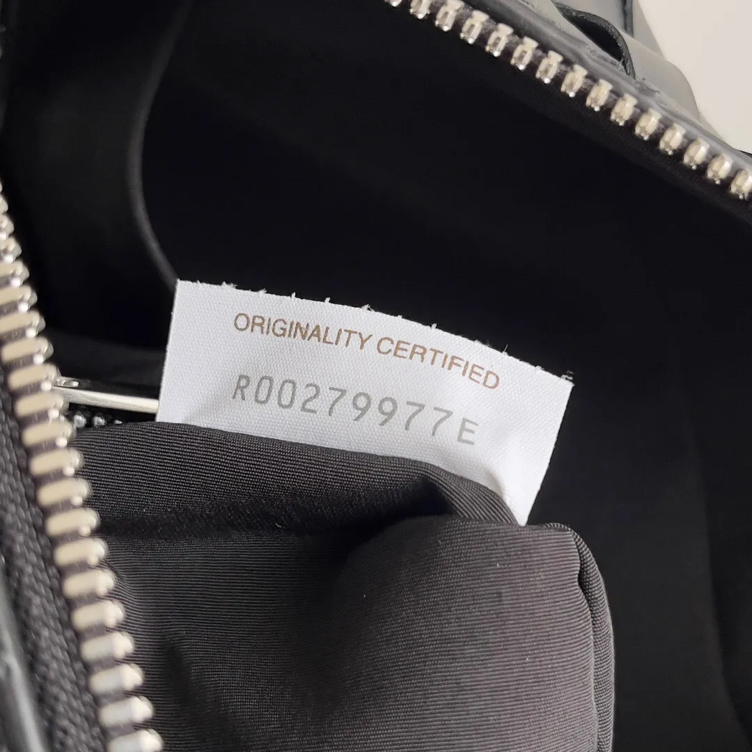All categories 💚 Authentic bags 💚 BV 2025 new BV toiletry bag